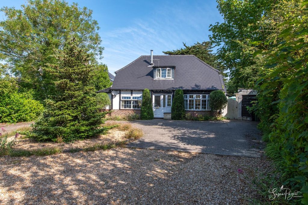 Property photo 1 of 52 Welcome To Moonrakers