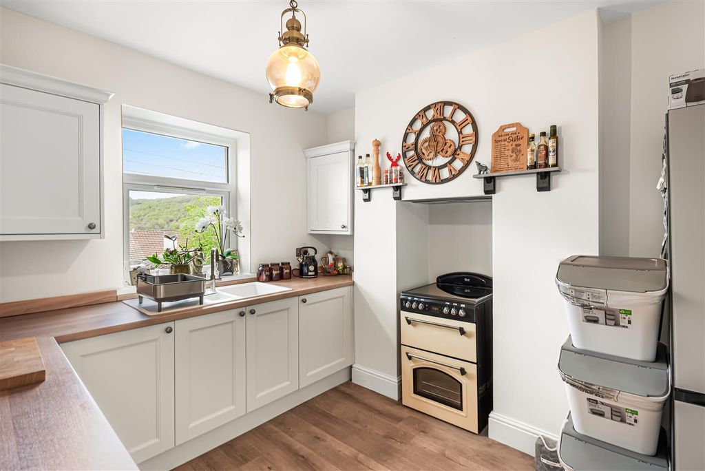 Property photo 3 of 27 Kitchen