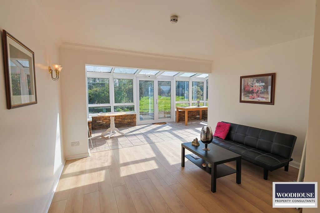 Property photo 2 of 31