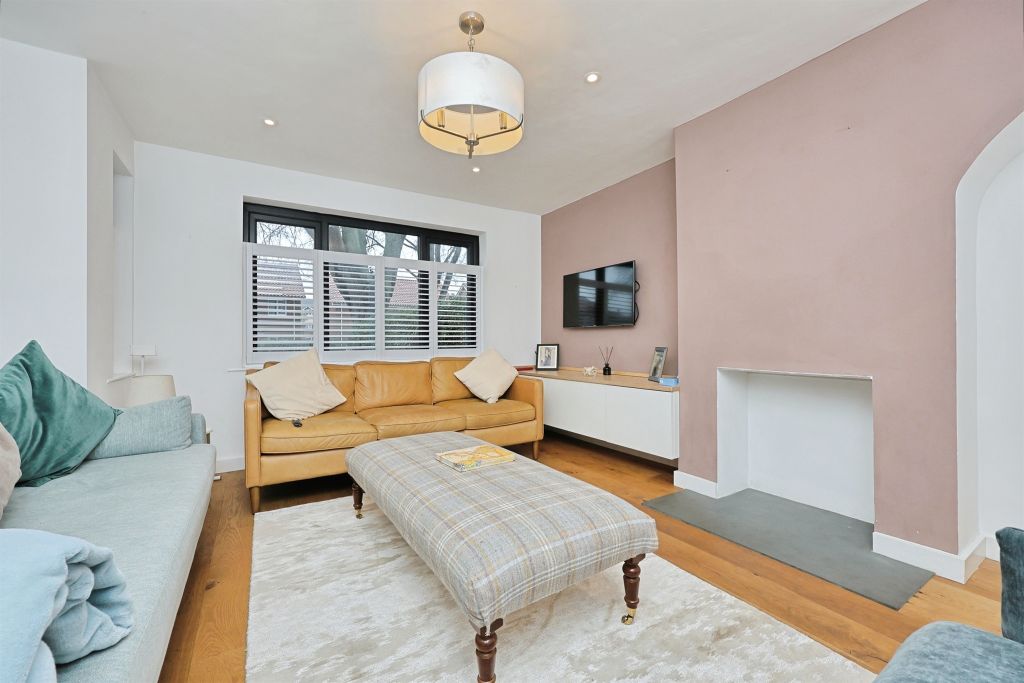 Property photo 2 of 20