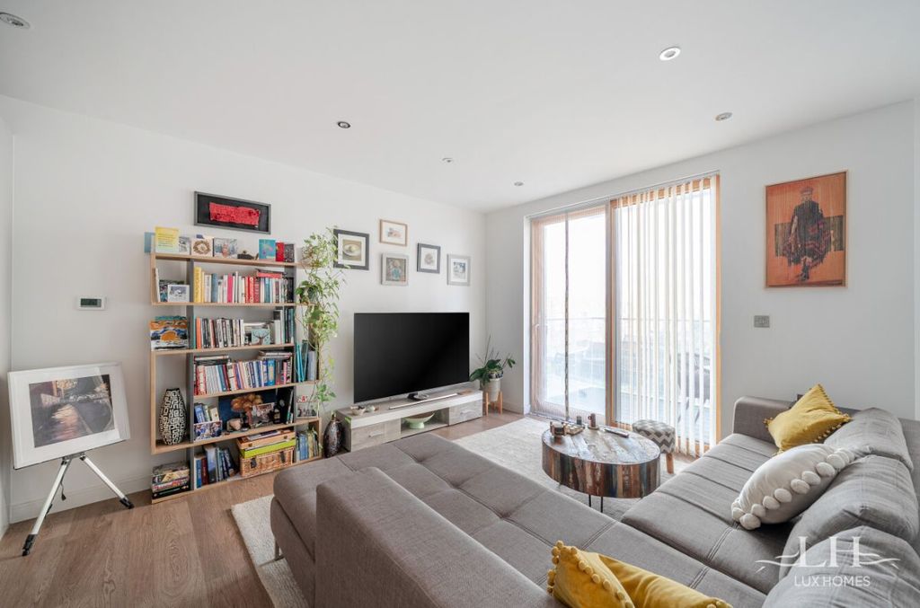 Property photo 3 of 23