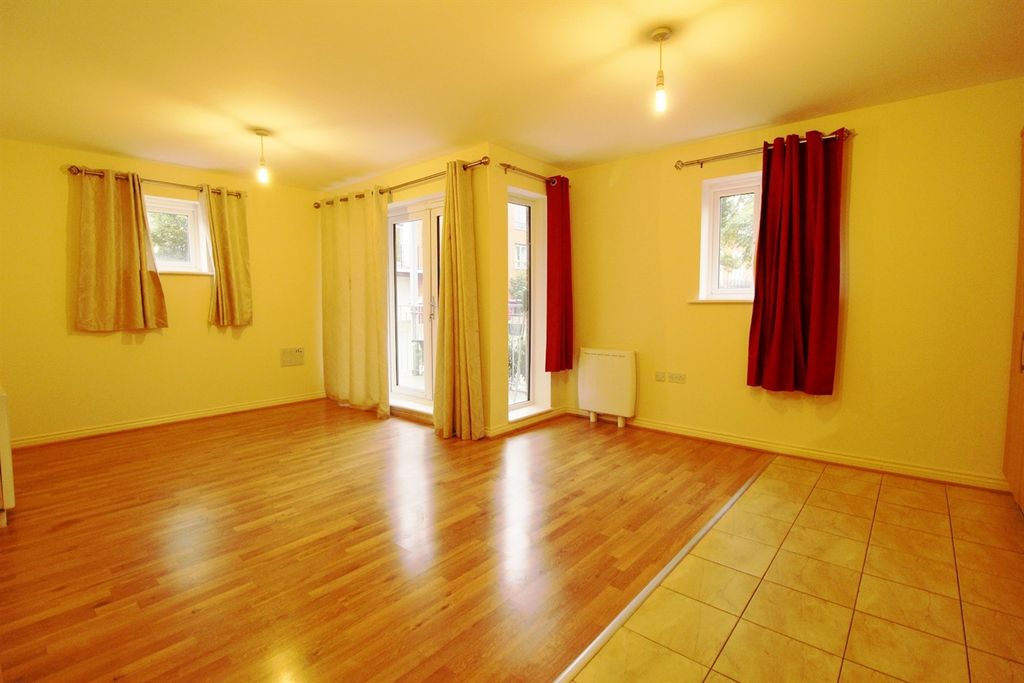 Property photo 3 of 8 Living+Area