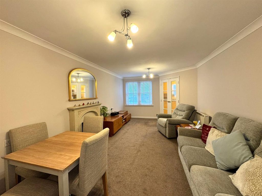 Property photo 1 of 8 Lounge 1.Jpeg