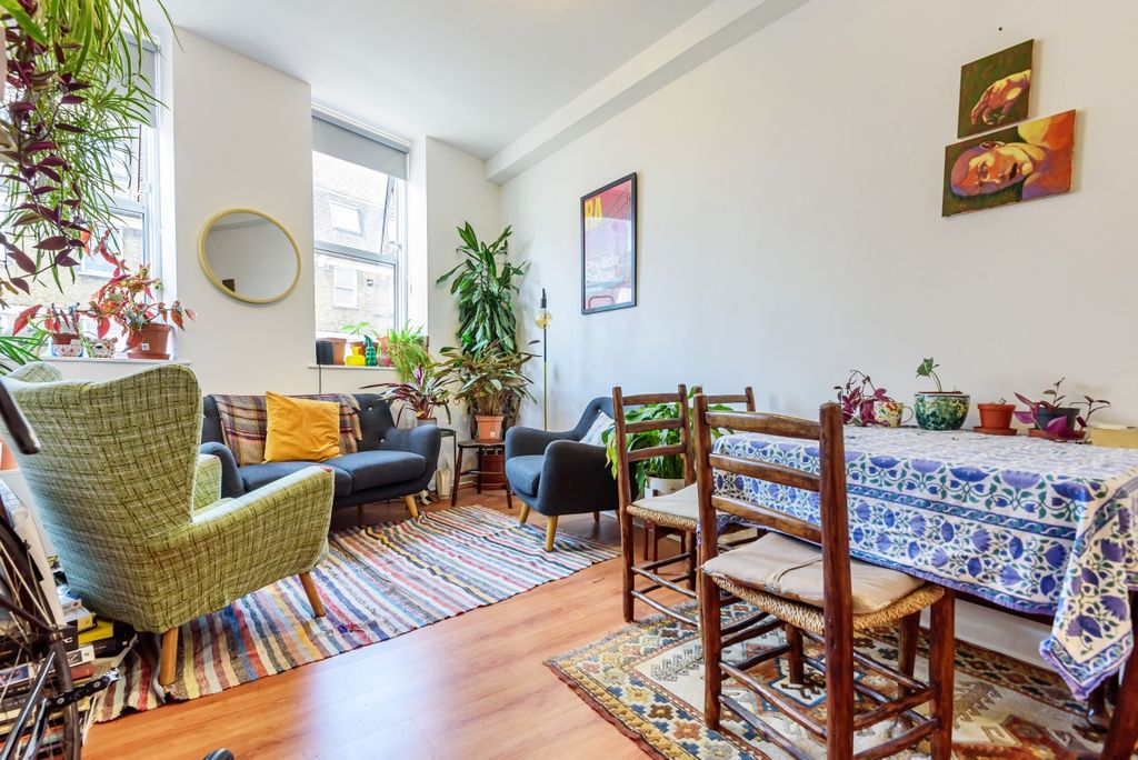 Property photo 1 of 6 880195 (2)