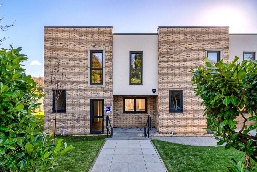 Property photo 2 of 23 The Avenue