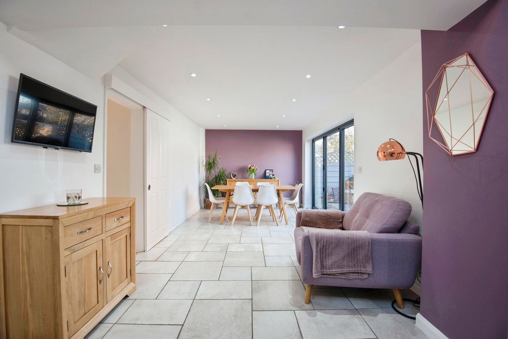 Property photo 3 of 18 Pbox-Img.Jpg