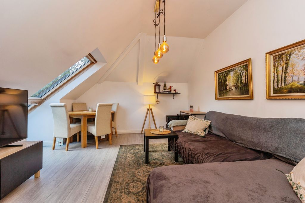 Property photo 2 of 15 Lounge