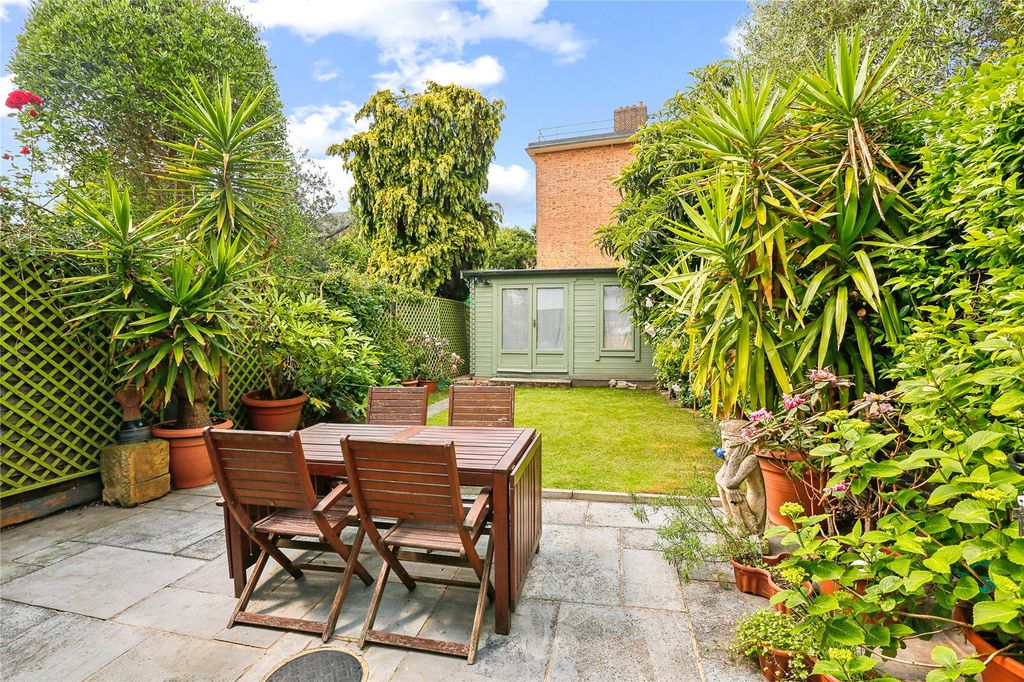 Property photo 3 of 16 Garden