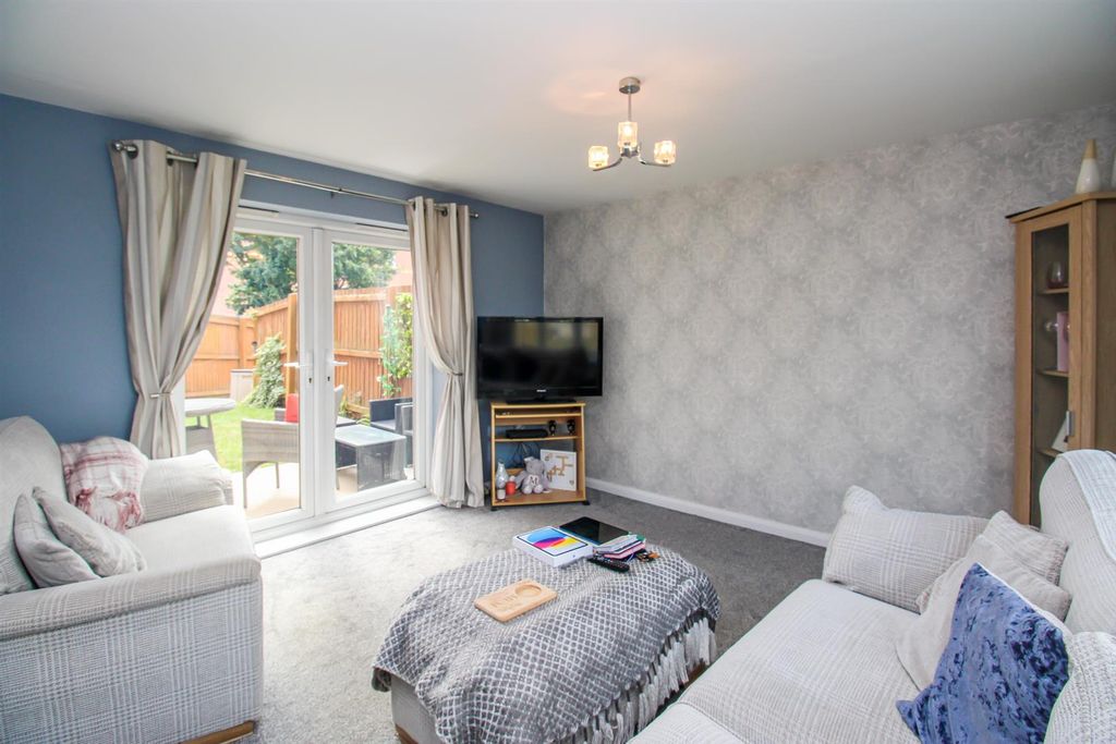 Property photo 3 of 12 Living Room