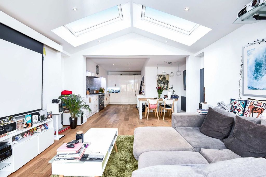 Property photo 2 of 7