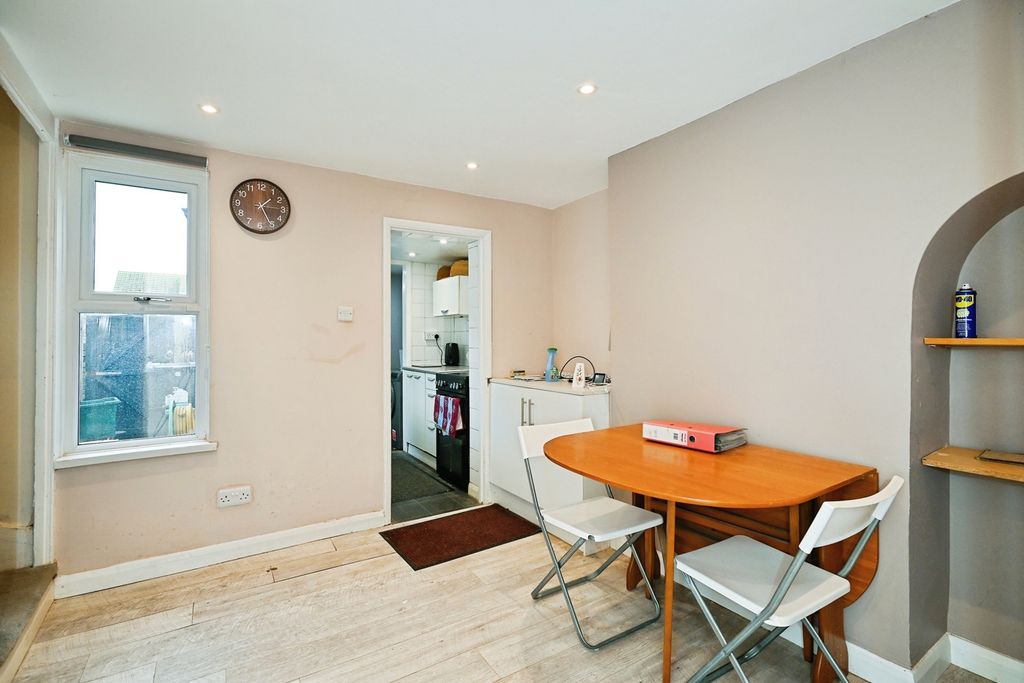 Property photo 3 of 16 Pbox-Img.Jpg