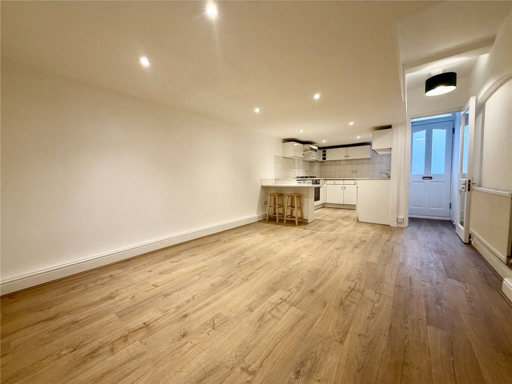 Property photo 3 of 6 Picture No. 23