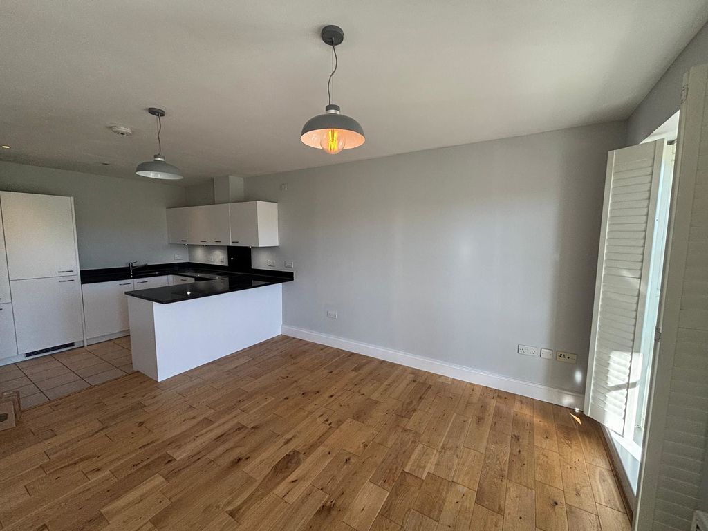 Property photo 2 of 6 Photo 5