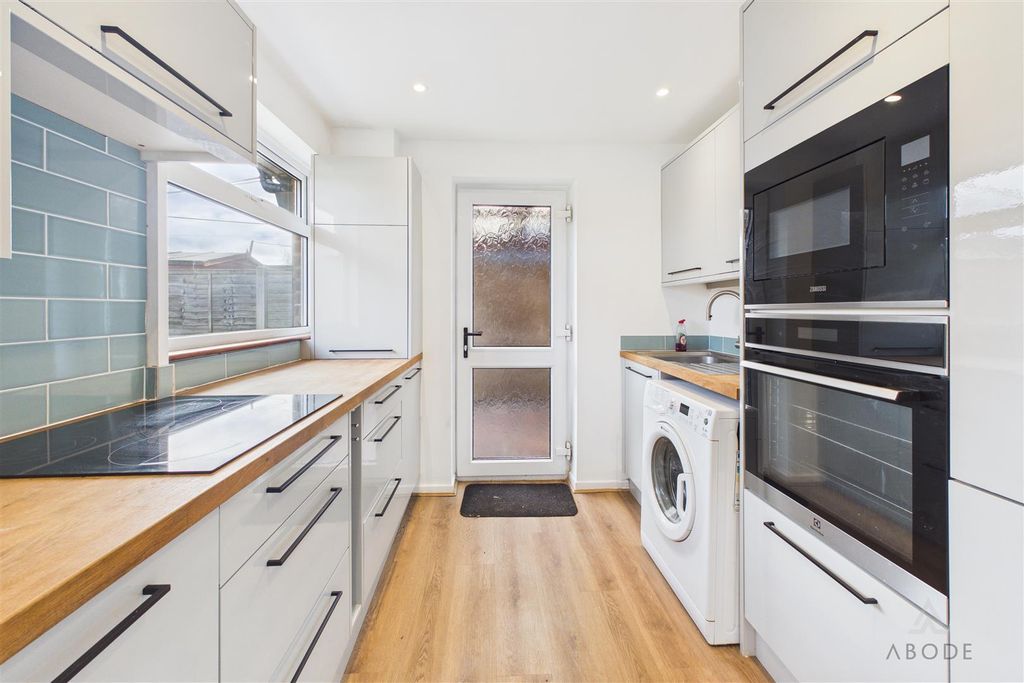 Property photo 3 of 18 Cam02544G0-Pr0355-Still010.Jpg