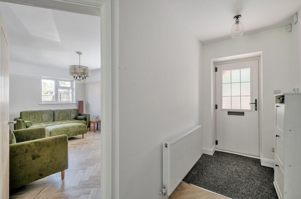 Property photo 2 of 40 1441361-20-69Eb79...
