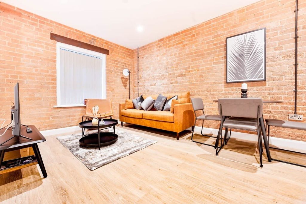 Property photo 3 of 17 Picture No. 02