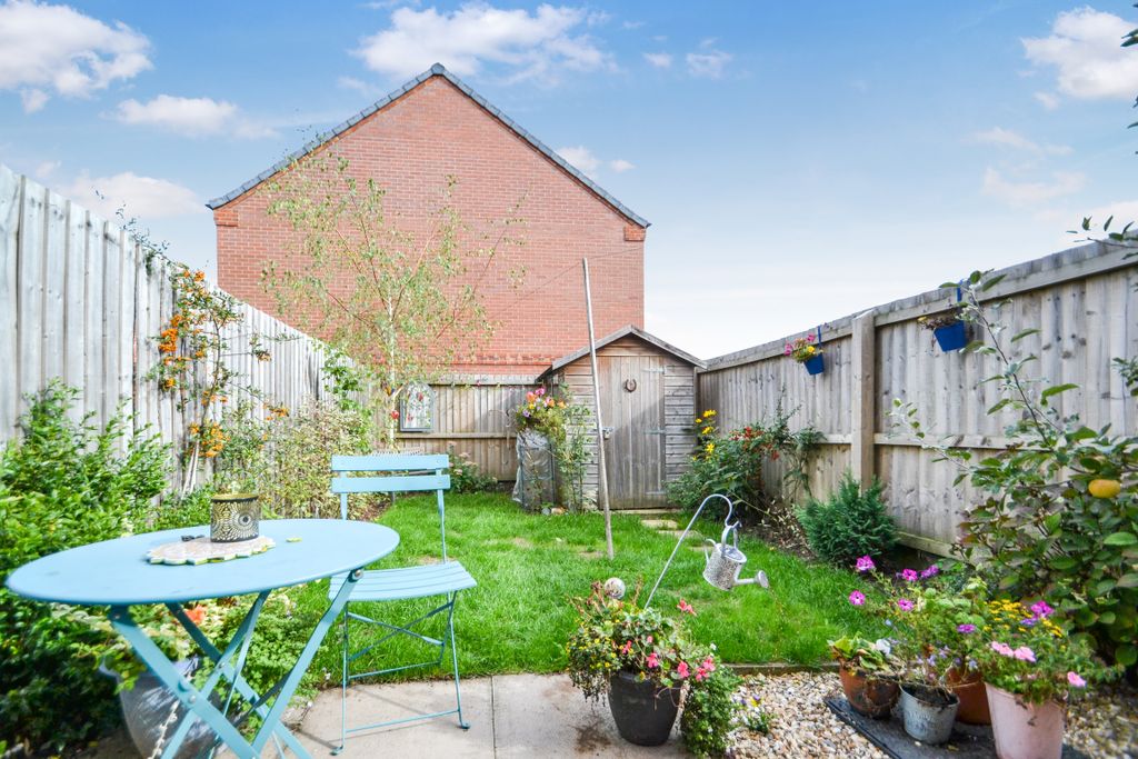 Property photo 2 of 13 Garden