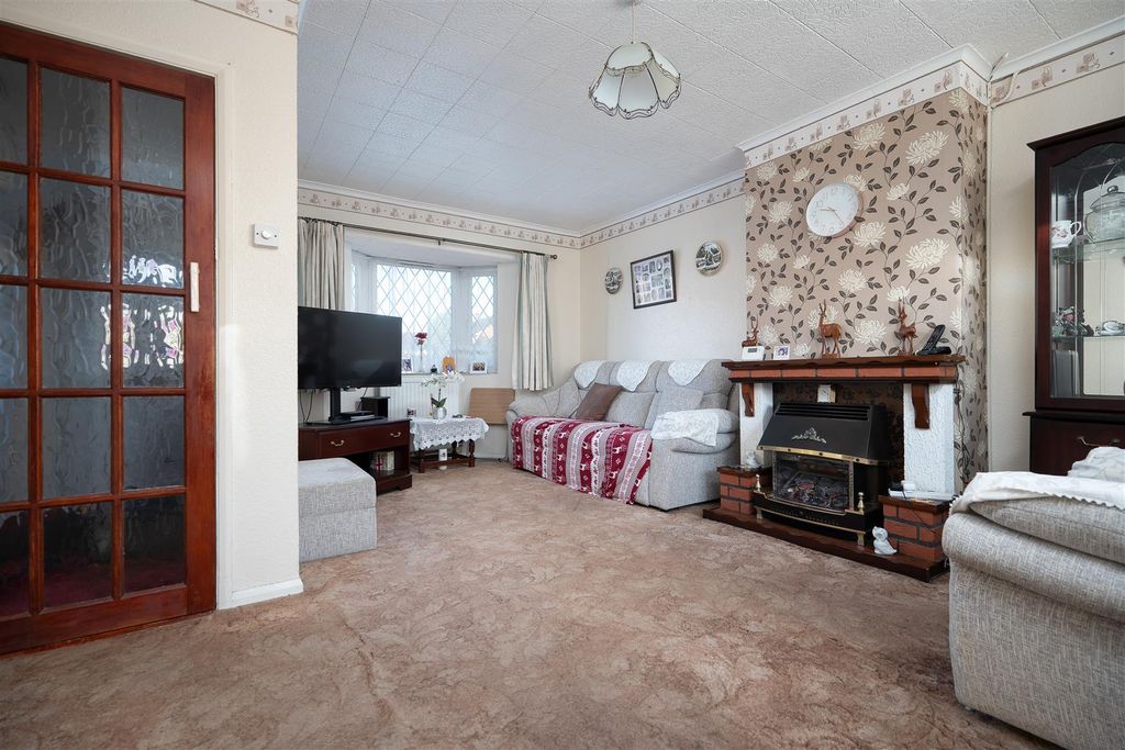 Property photo 2 of 14 Living/Dining Room