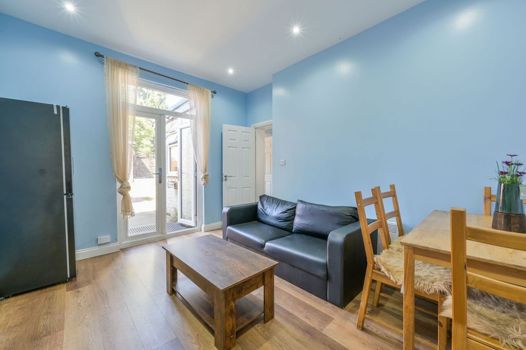 Property photo 3 of 12