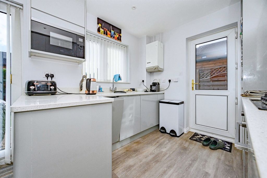 Additional image 8 of 3 bed semi-detached house for saleDexter Close, Luton LU3