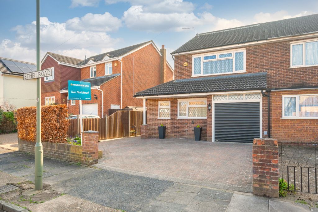 Property photo 1 of 12 4725671