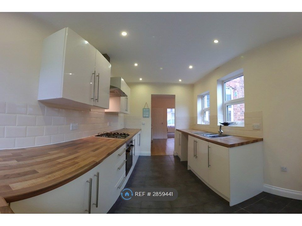 Property photo 3 of 20 Kitchen