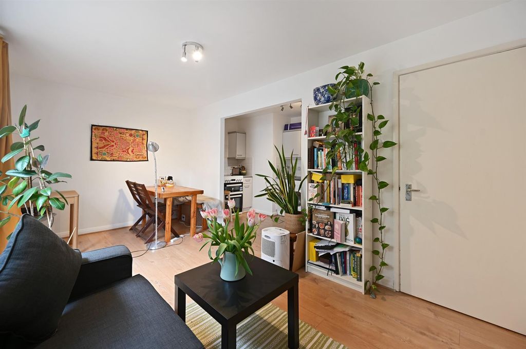 Property photo 3 of 7 Rclr- 48 Byron Mews- Reception 9 (1).Jpg
