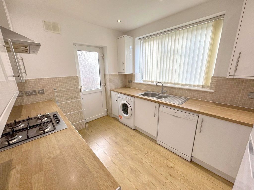 Property photo 2 of 8 Picture No. 18