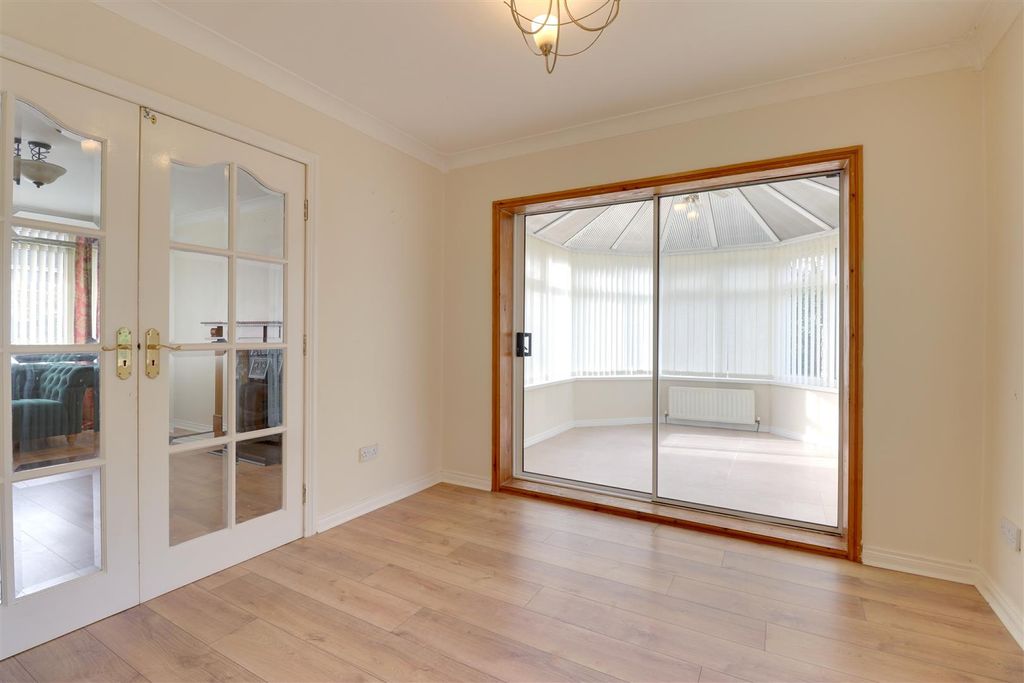 Property photo 3 of 16 Dining Room