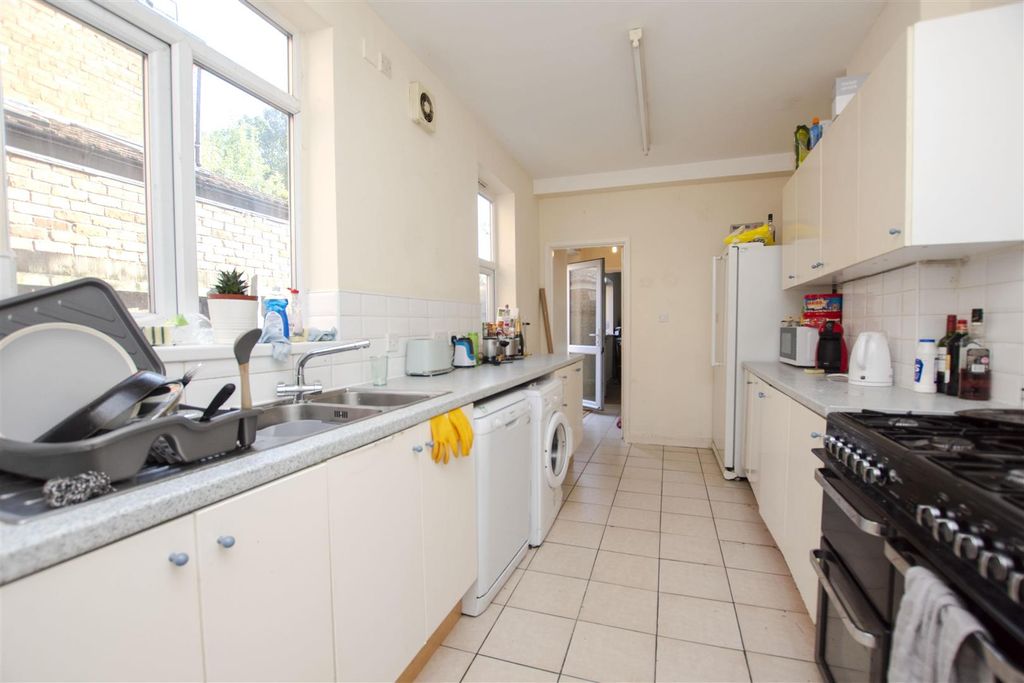 Property photo 2 of 14 Approach