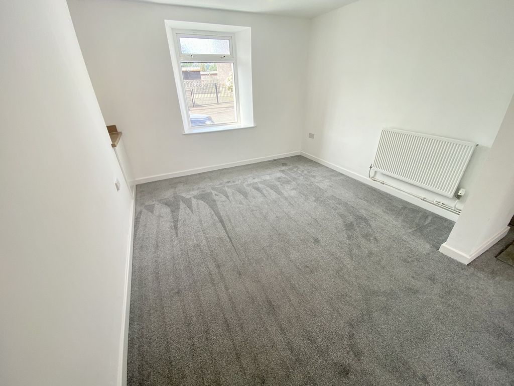 Property photo 3 of 10 Dining Area