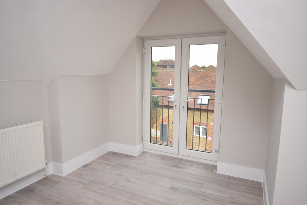 Property photo 3 of 11 End Of Lounge