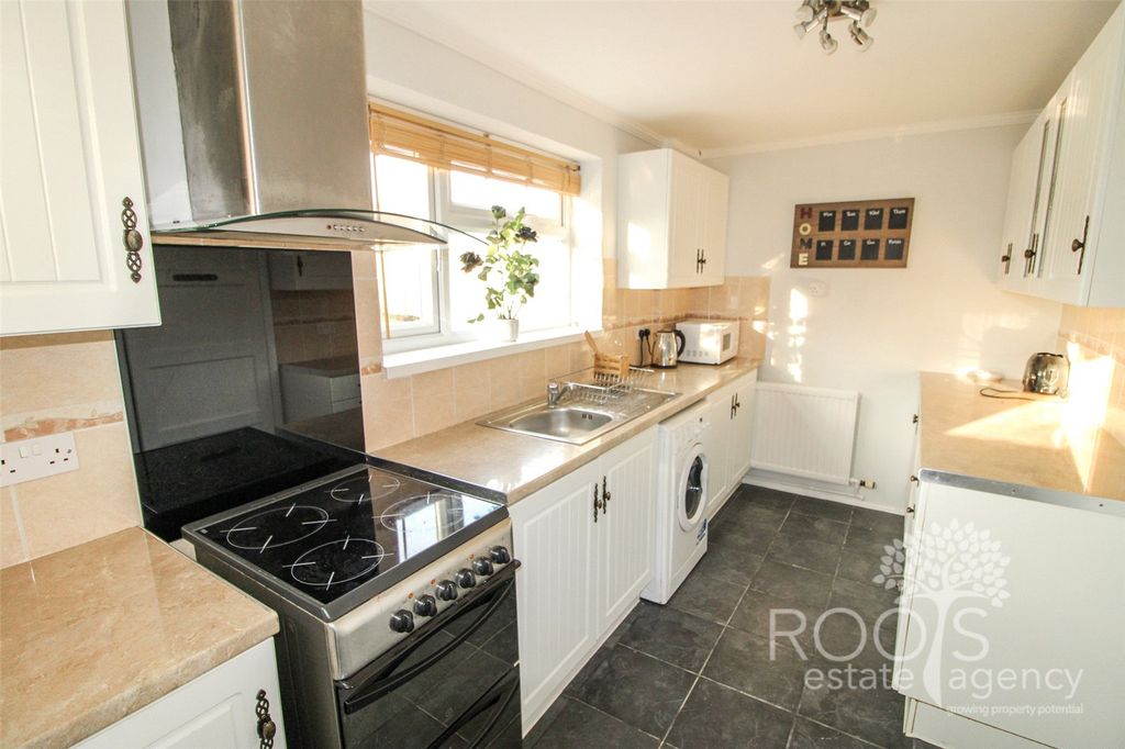 Property photo 3 of 15 Kitchen