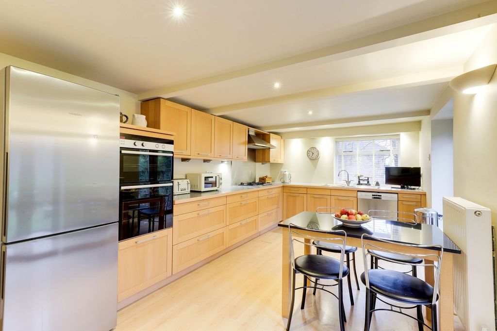 Property photo 3 of 28