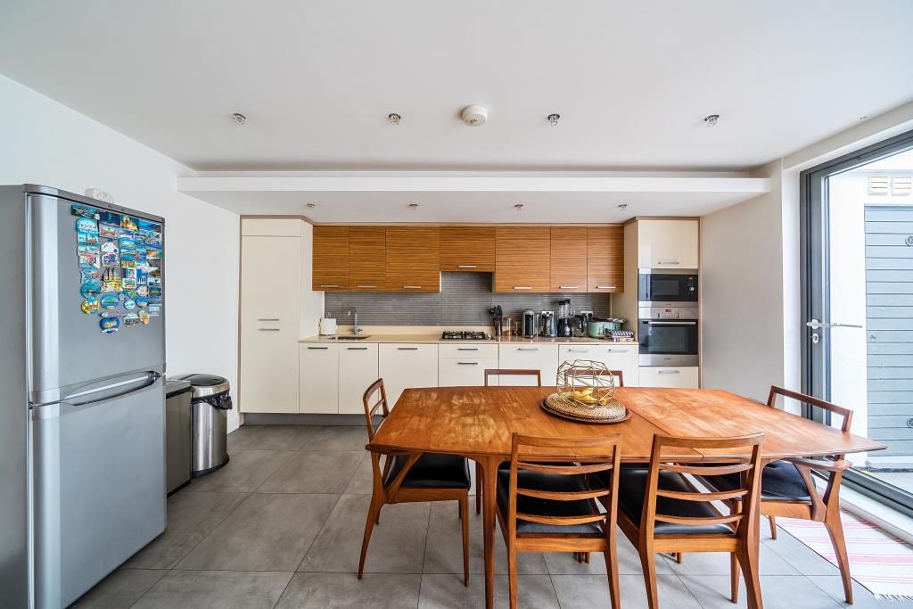 Property photo 2 of 19 Kitchen