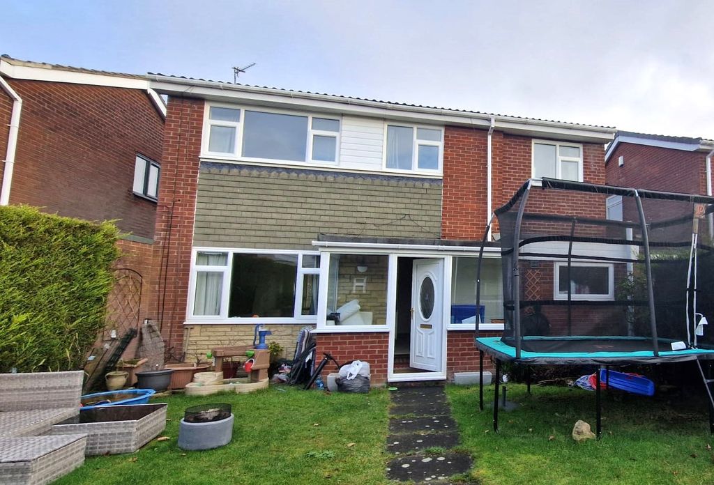 Property photo 1 of 14 Front Garden