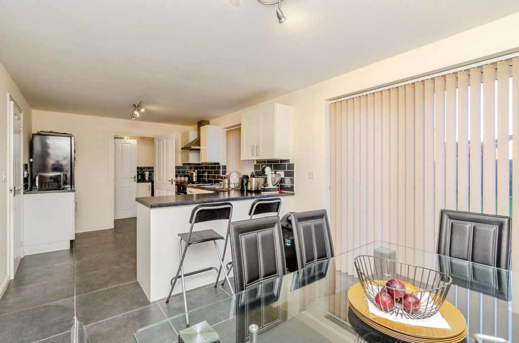 Property photo 3 of 18 Kitchen/Diner