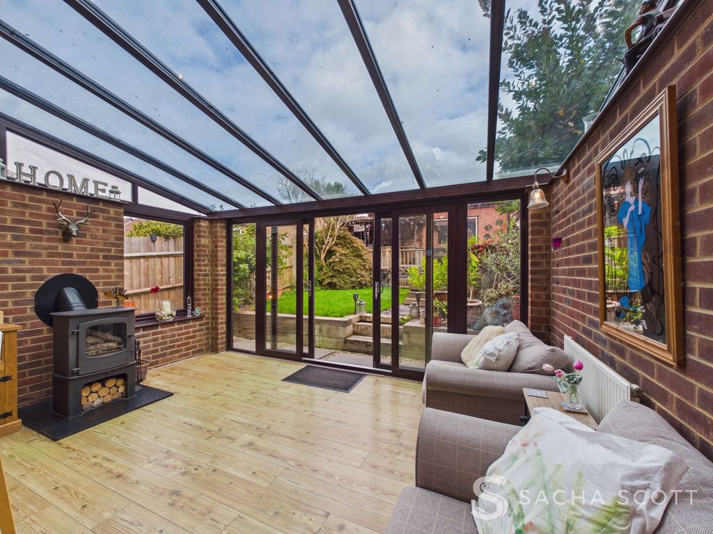 Property photo 3 of 31 Summer Room