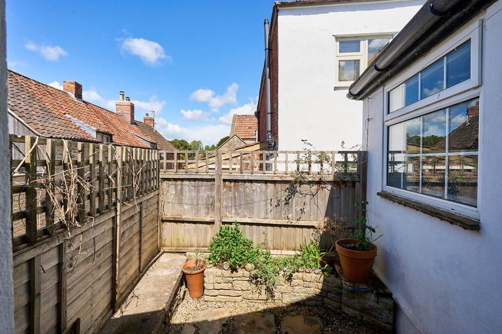 Property photo 2 of 11