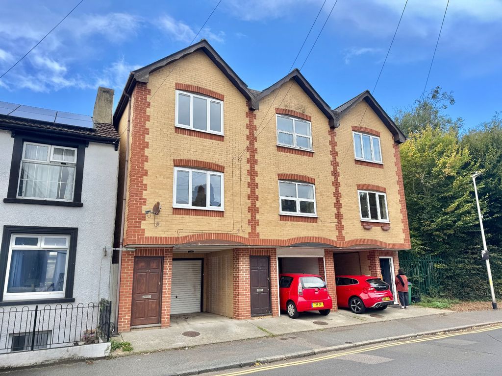 Property photo 1 of 11 Guildhall Street