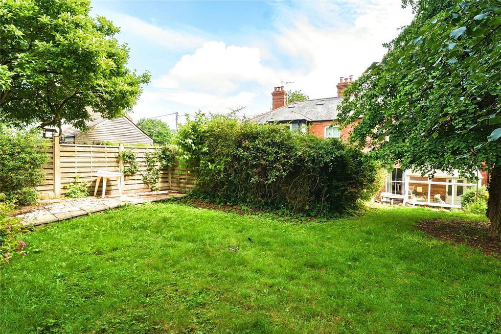Property photo 2 of 11 Garden