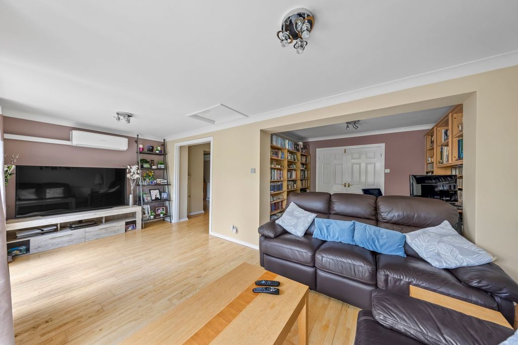 Property photo 2 of 24