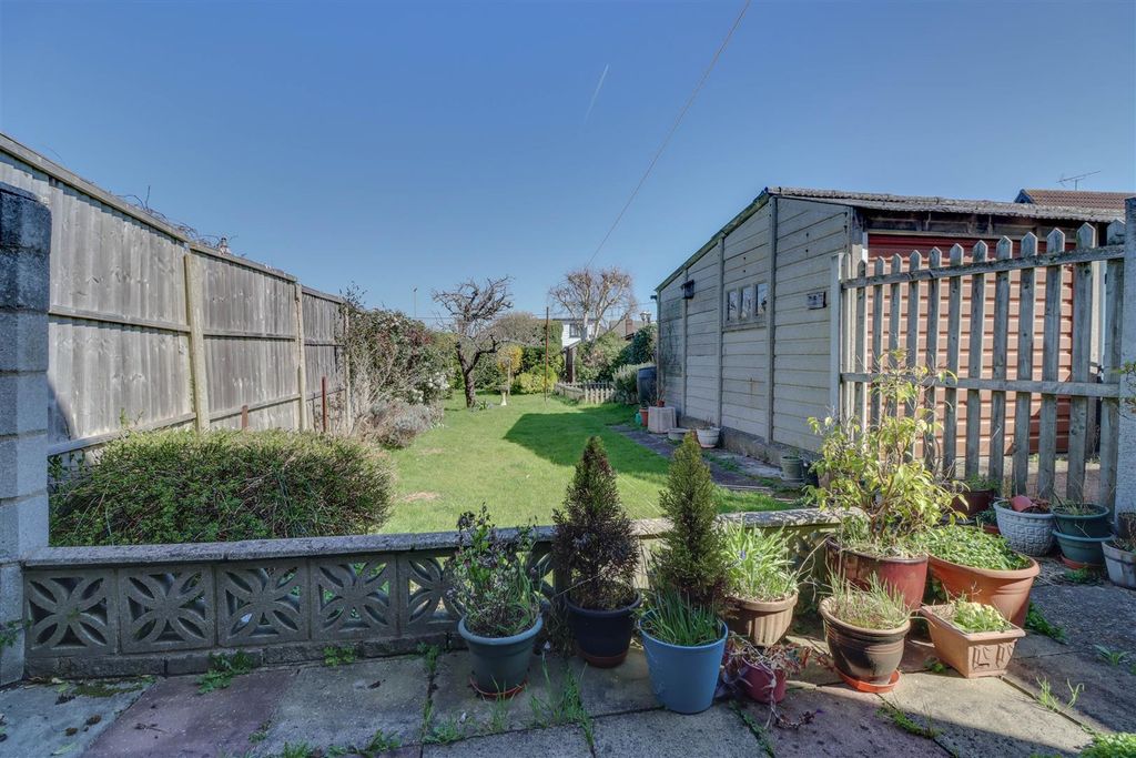 Property photo 3 of 15 9 Kingley Close-11.Jpg