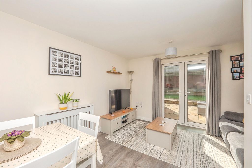 Property photo 3 of 11