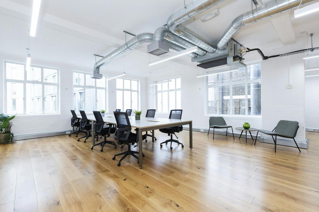 Property photo 2 of 6 33 Great Sutton Street   09.Jpg