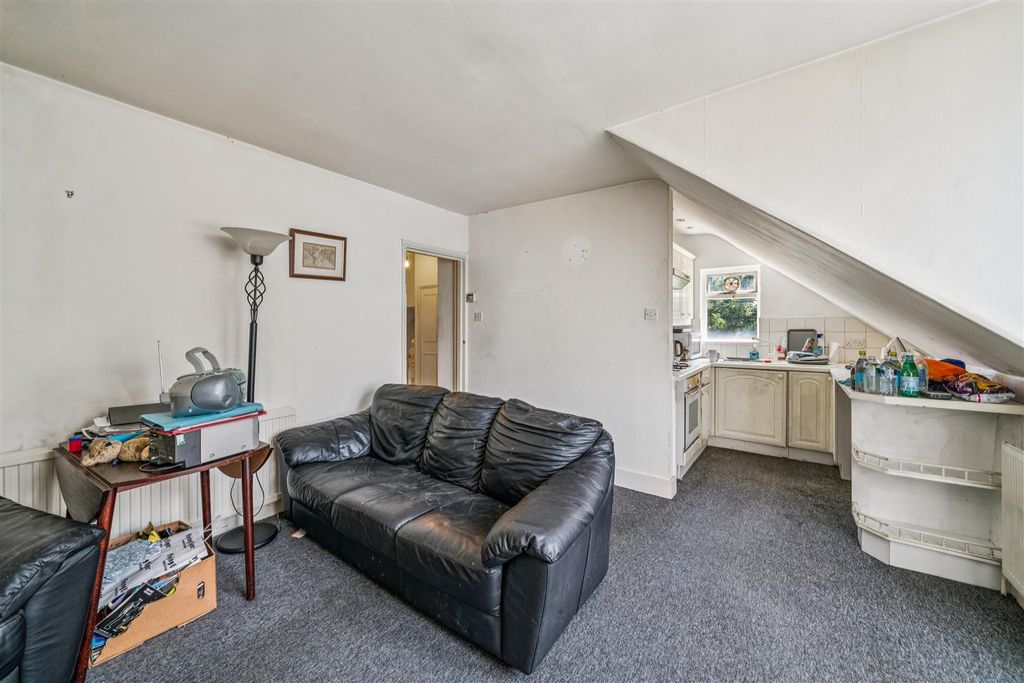Property photo 3 of 10 For Sale - Silver Crescent, W4