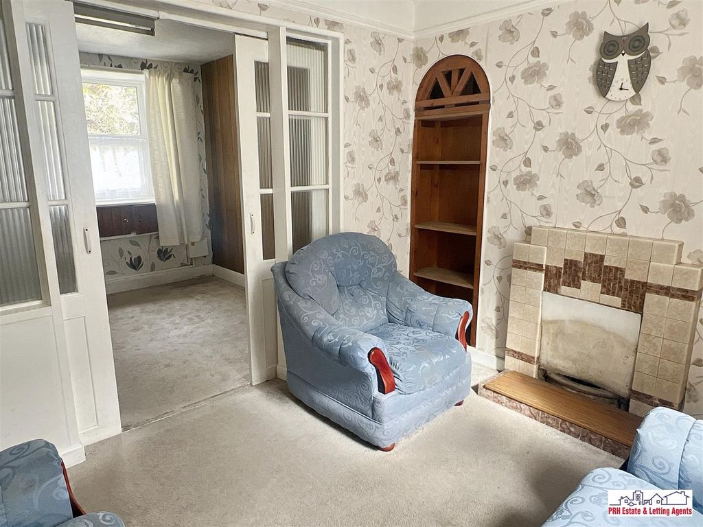 Property photo 2 of 13 Lounge