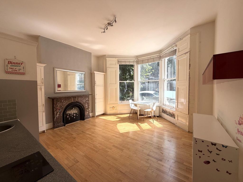 Property photo 1 of 5 Living Room