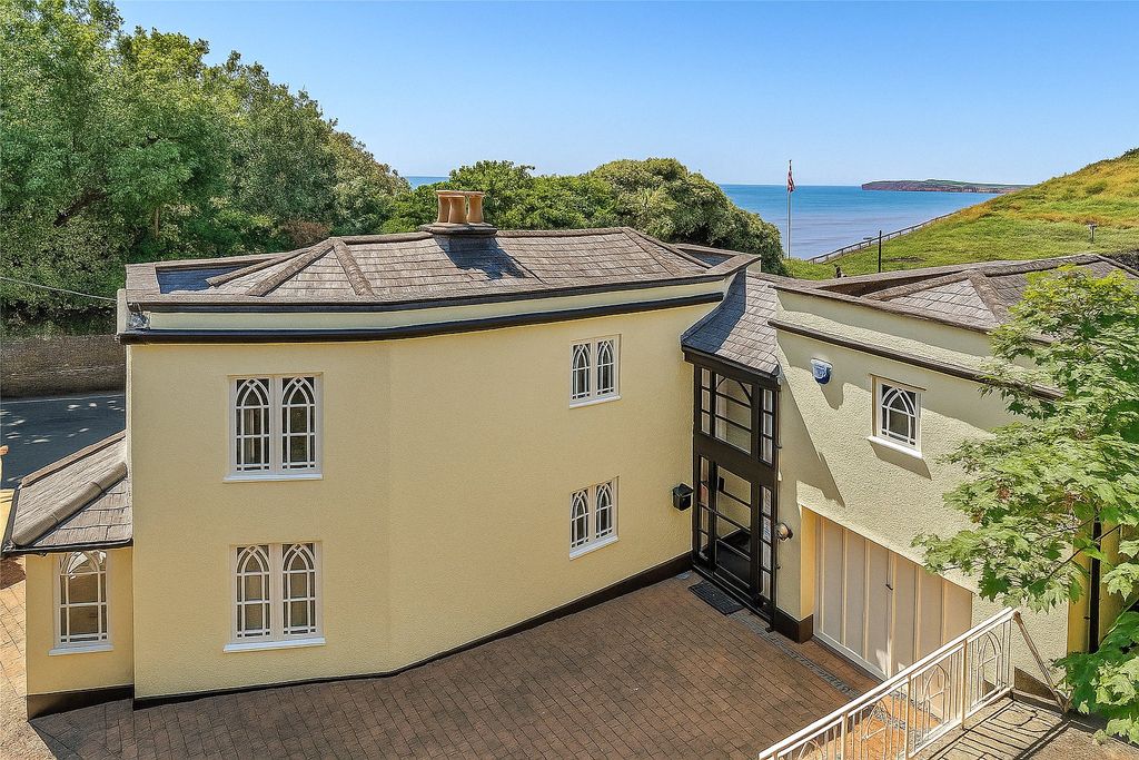 Property photo 3 of 42 Picture No. 01