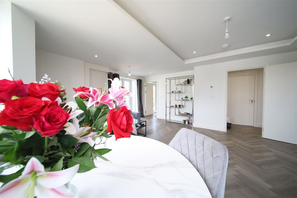 Additional image 10 of 1 bed flat for sale72, The Ridgeway, Enfield EN2